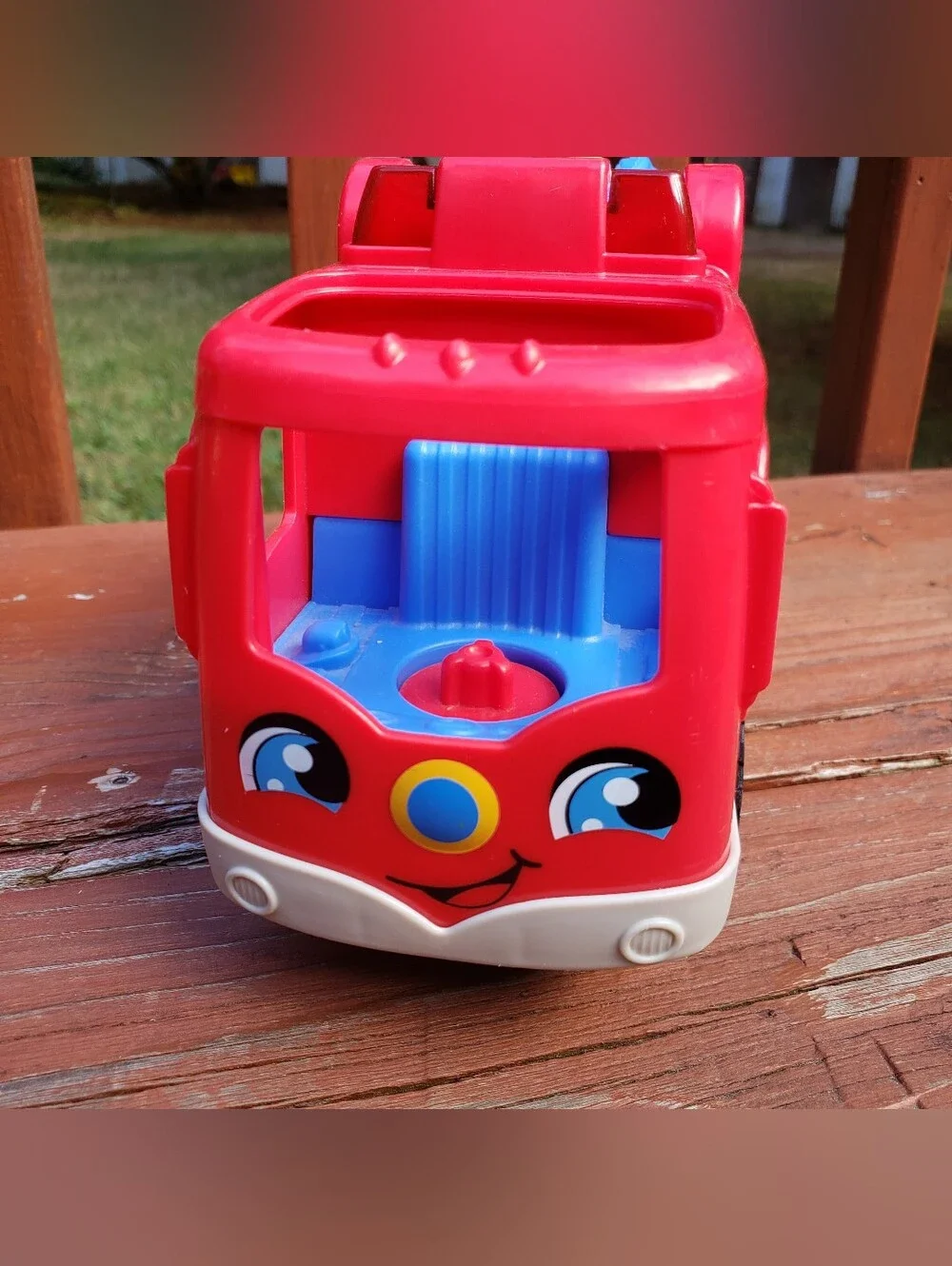 2016 Fisher-Price Little People Fire Truck & Firefighter Figures - Makes Noise